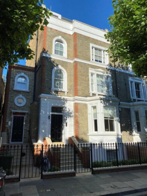 Homestay SW6 Near Central London! A Plus Double Bed and Private Bath